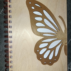 Agenda cu coperta din lemn „Aripi de Ganduri” – cu suflet si personalitate, Casa & Stil de viata, Produse de papetarie, Caiete si jurnale, Gravare, pirogravura, Nu e doar o agenda. E locul unde iti pui ideile la adapost… si le dai voie sa zboare.

Coperta din ..., ARTYNOS