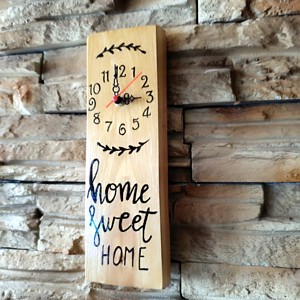 Ceas de perete din lemn lucrat manual cu inscripția Home sweet home -  - Artynos.ro