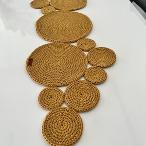 Croșetat alergător de masă - casă & stil de viață - accesorii pentru decorat casa - decorațiuni de masă și decorațiuni pentru rafturi  - fețe de masă croșetate - Artynos.ro