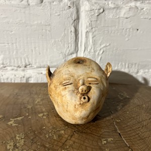 Suport de tămâie troll din ceramică realizat manual - cap de spiriduș special, decorațiuni pentru casă vrăjitoare și boemă -  - Artynos.ro
