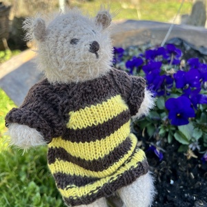 Misi, ursulețul-albinuță � jucărie artizanală unică � - jucării și echipamente pentru copii - plușuri - ursuleț de pluș - Artynos.ro