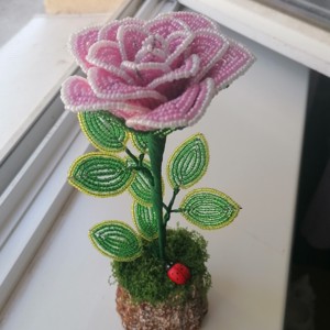 Trandafiri din perle - casă & stil de viață - accesorii pentru decorat casa - suport de flori - buchete de flori - Artynos.ro