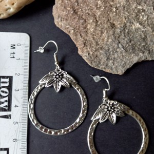 Cercei inelari decorați individual  - bijuterii - cercei - cercei hoops - Artynos.ro