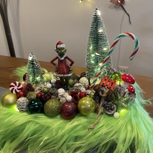 Decorațiuni de Crăciun pentru masa lui Grinch  -  - Artynos.ro