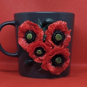 Cana personalizata, handmade, cu flori (maci) � decor 3D din lut polimeric (FIMO), 300 ml - Artynos.ro