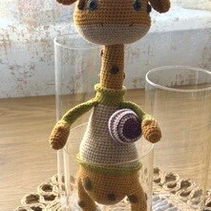 Girafa microbistă - jucării și echipamente pentru copii - plușuri - girafă de pluș - Artynos.ro