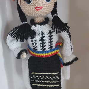  Păpuși croșetate în costum național  tradiție și suflet în fiecare detaliu!  - arte vizuale și accesorii  - alte arte - Artynos.ro