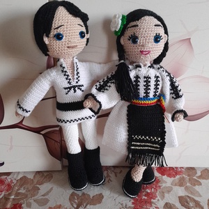  Păpuși croșetate în costum național  tradiție și suflet în fiecare detaliu! , Jucarii si echipamente pentru copii, Jucarii si accesorii pentru copii, Papusa de imbracat, Crosetat, Cusatura, ARTYNOS