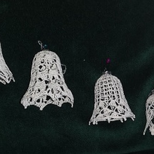 Ornamente Croșetate Manual  Magia Crăciunului într-un Set Unicat - crăciun - decorațiuni de crăciun de casă - pom de crăciun  - Artynos.ro