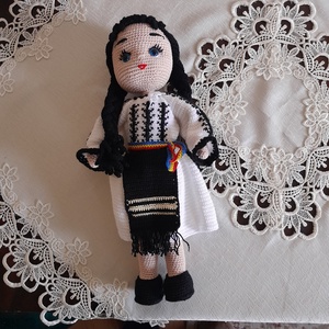 Păpușa Ana în costum național  tradiție și suflet în fiecare detaliu!  - jucării și echipamente pentru copii - plușuri - păpușă croșetată, păpușă de pluș - Artynos.ro