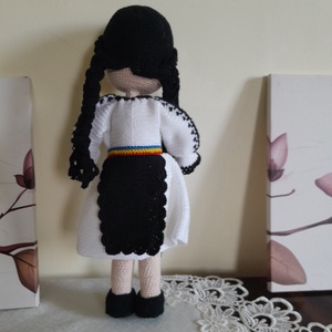 Păpușa Ana în costum național  tradiție și suflet în fiecare detaliu!  - jucării și echipamente pentru copii - plușuri - păpușă croșetată, păpușă de pluș - Artynos.ro
