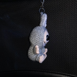 Breloc Labubu  realizat manual cu drag  - genți și portofele - accesorii genți - breloc - Artynos.ro