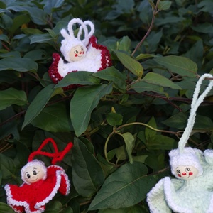 Ornamente croșetate pentru brad de Crăciun  decorațiuni handmade vesele - crăciun - decorațiuni de crăciun de casă - figurine pentru pomul de crăciun - Artynos.ro