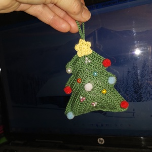 Ornamente croșetate pentru brad de Crăciun � decorațiuni handmade veseleu - crăciun - decorațiuni de crăciun de casă - figurine pentru pomul de crăciun - Artynos.ro