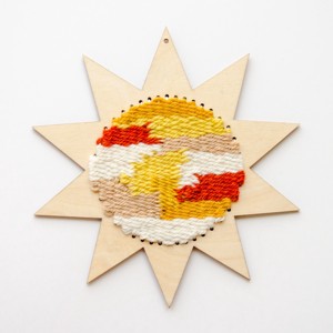 &#34;Teseti singur!&#34; Kit DIY - Floare si soare pe un cadru de forma, , , Doriti sa invatati sa teseti? Sau cautati un cadou pentru un prieten sau un copil pasionat de meste..., ARTYNOS