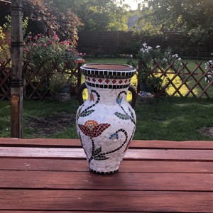 Amforă de mozaic cu model floral alb - Artynos.ro