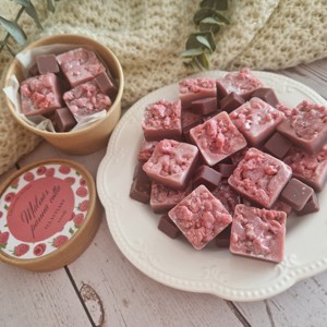 Ceară parfumată cu panna cotta de zmeură -  - Artynos.ro