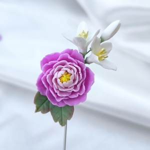 Broșa bujor și iasomie - bijuterii - broșe - Artynos.ro