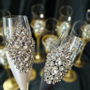Pahare pentru nunta decorate cu cristale , Accesorii nunta, Amintiri si cadouri de nunta, Cadou nunta, Pahar de nunta, set de sticla, Altele, Pahare de sampanie personalizate, decorate manual cu cristale – set elegant pentru miri

Transforma..., ARTYNOS