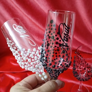 Pahare pentru nunta decorate cu perle, Accesorii nunta, Amintiri si cadouri de nunta, Cadou nunta, Pahar de nunta, set de sticla, Altele,  Pahare personalizate, create pentru momente care merita sa ramana in amintire 

Un set deosebit de..., ARTYNOS