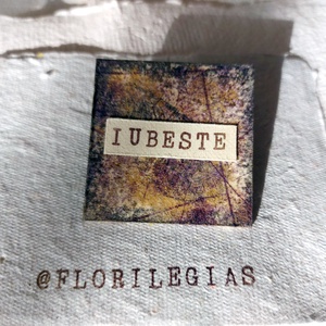 Broșă cuvântătoare, Bijuterii, Broșă, insigne, Insigne, Produse fabricate din materiale reciclate, Arta de hârtie, ARTYNOS