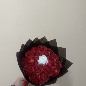 Trandafiri cu sclipici  - Artynos.ro