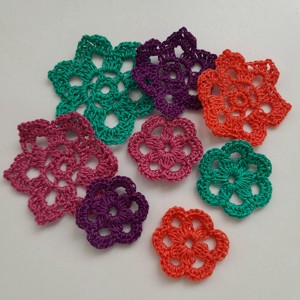 Pachet flori croșetate - 8 bucăți / pachet -  - Artynos.ro