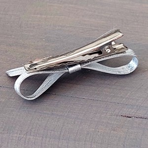 Pin arc de argint și arc de păr -  - Artynos.ro Pin arc de argint și arc de păr -  - Artynos.ro