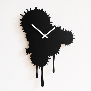 Ceas de perete din lemn cu efect de vopsea cursa, Casa & Stil de viata, Decoratiuni de casa, Decoratiuni de pereti, Ceasuri de perete, Gravare, pirogravura, Transforma-ti locuinta cu acest ceas de perete handmade in stil abstract „drip”, creat pentru inter..., ARTYNOS