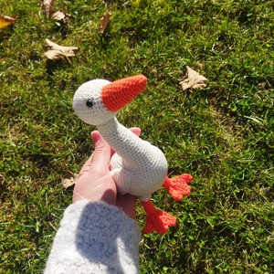Gâscă croșetată - jucării și echipamente pentru copii - plușuri - figurine de pluș - Artynos.ro
