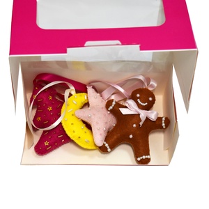 Pachet decoratiuni de Craciun - set 4 ornamente de fetru brodate, Craciun, Decoratiuni de Craciun de casa, Globuri de Craciun, Broderie, Cusatura, ARTYNOS