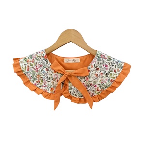 Guler matlasat alb cu imprimeu floral multicolor - Guler Dama, Imbracaminte si moda, Esarfe, palarii, fularuri, Esarfe, Cusatura, ARTYNOS