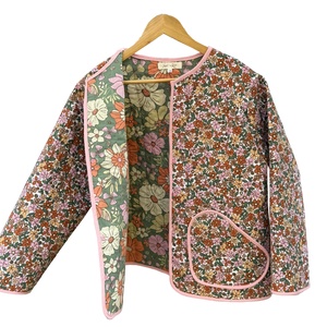 Geacă matlasată cu flori - multicolor roz - Mărimea 38 - îmbrăcăminte și modă - haine damă - paltoane damă - Artynos.ro