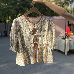 Bluza bumbac dama - crem cu flori mici multicolor, Imbracaminte si moda, Haine dama, Bluze dama, Cusatura, ARTYNOS