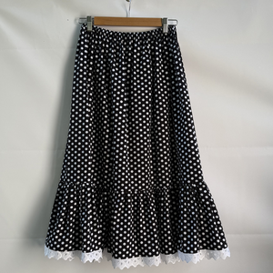 Fusta neagra cu buline si volan -  Fusta dama, Imbracaminte si moda, Haine dama, Fusta dama, Cusatura, ARTYNOS