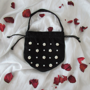 Audrey - Geanta de catifea brodata cu perle, Genti si portofele, Genti de mana si umar, Genti de mana, Broderie, Cusatura, ARTYNOS