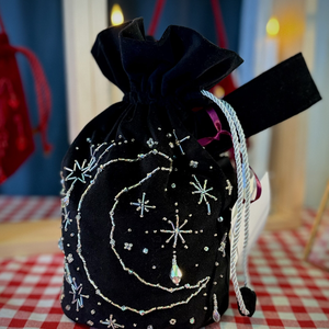 Praf de Stele  Geantă de catifea brodată cu cristale  1 buc în stoc - genți și portofele - genți de mână și umăr - genți de mână - Artynos.ro