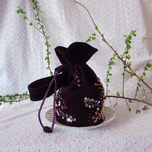 Violet Bloom  Geantă de catifea brodată cu paiete  1 buc în stoc - genți și portofele - genți de mână și umăr - genți de mână - Artynos.ro