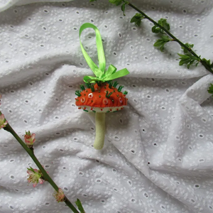 Decoratiune Ciuperca din fetru brodata portocaliu, alb si verde - Artynos.ro