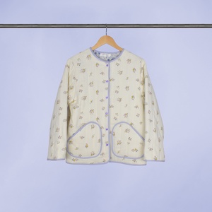 Geacă ecru matlasată cu flori, Mărimea 36, 38 - îmbrăcăminte și modă - haine damă - paltoane damă - Artynos.ro