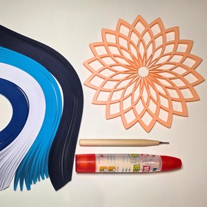 Kit creativ pentru mandala quilling 18 cm  � 400 fasii, sablon reutilizabil, ac si lipici - Artynos.ro