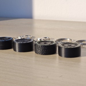 Breloc în formă de volan de F1 � Breloc cu volan de curse Formula 1 � Imprimat 3D -  - Artynos.ro