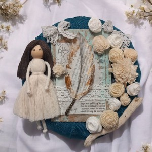 Coroana turcoaz din iuta cu papusa macramé si flori din hartie vintage, , , ARTYNOS