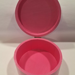 Fetiță cu buchet de flori și un șoricel � cutie rotundă din lemn, de culoare roz, cu aspect romantic  -  - Artynos.ro