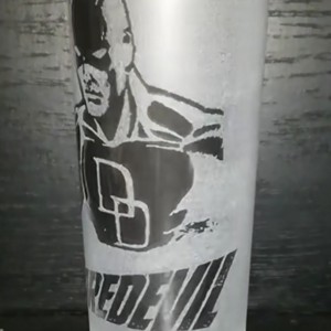 Pahar de sticlă cu model Daredevil Marvel  -  - Artynos.ro