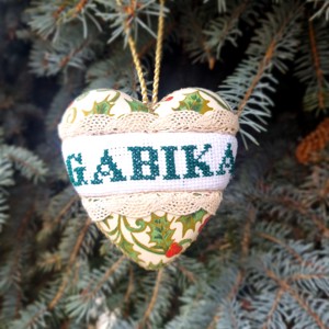 Ornament pom de Craciun cu nume - Artynos.ro