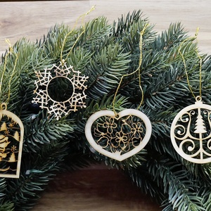 Set decoratiuni brad de Craciun 1. (4 ornamente din lemn natural) - Artynos.ro