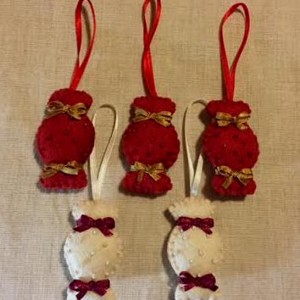 Bomboane de fetru, ornament pentru pomul de Crăciun -  - Artynos.ro