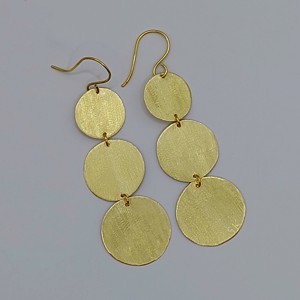 Cercei minimaliști din alamă - bijuterii - cercei hoops - Artynos.ro Cercei minimaliști din alamă - bijuterii - cercei hoops - Artynos.ro