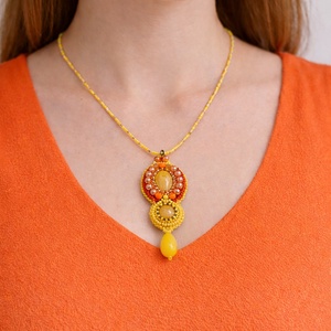 Colier handmade colorat portocaliu galben - bijuterii - coliere - coliere din mărgele - Artynos.ro